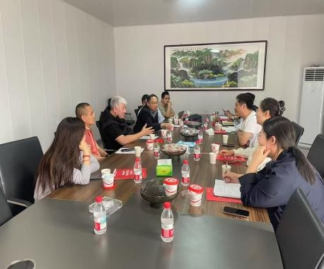 公司高層領導考察團赴易縣對冰柿產業(yè)展開深入調研